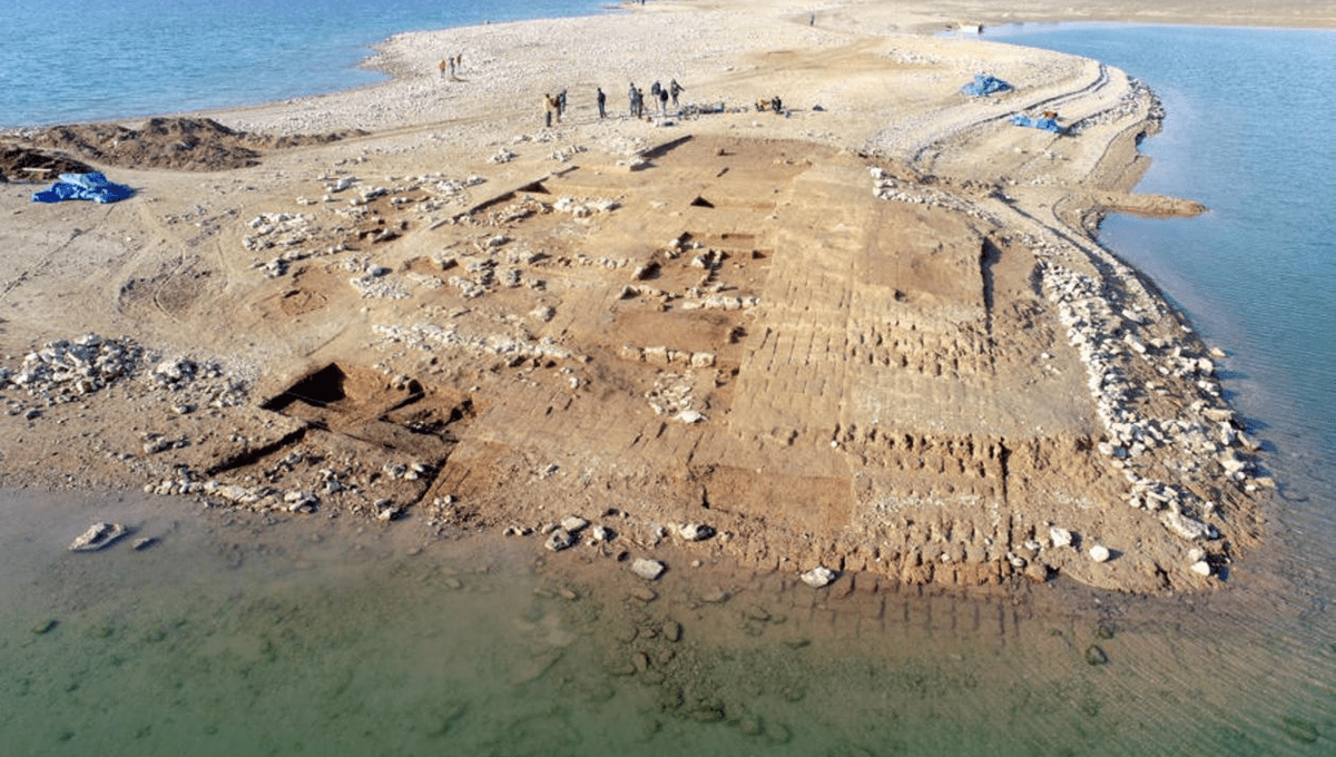 Drought Reʋeals Ruins Of 3,400-Year-Old City By The Tigris Riʋer... Again | IFLScience