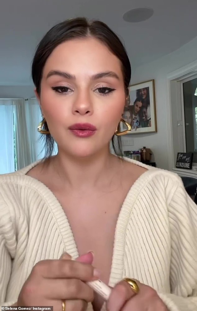 Makeup on point: The Monte Carlo starlet showed off a perfect cat eye in her video along with a two gold rings