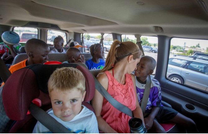 Kind-hearted couple adopted eight children from an orphanage so as not to separate them