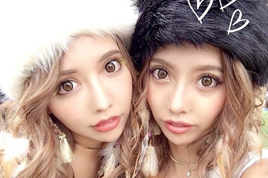 Twin models Chie and Chika Yoshikawa post about a visit to a plastic  surgery clinic | ARAMA! JAPAN