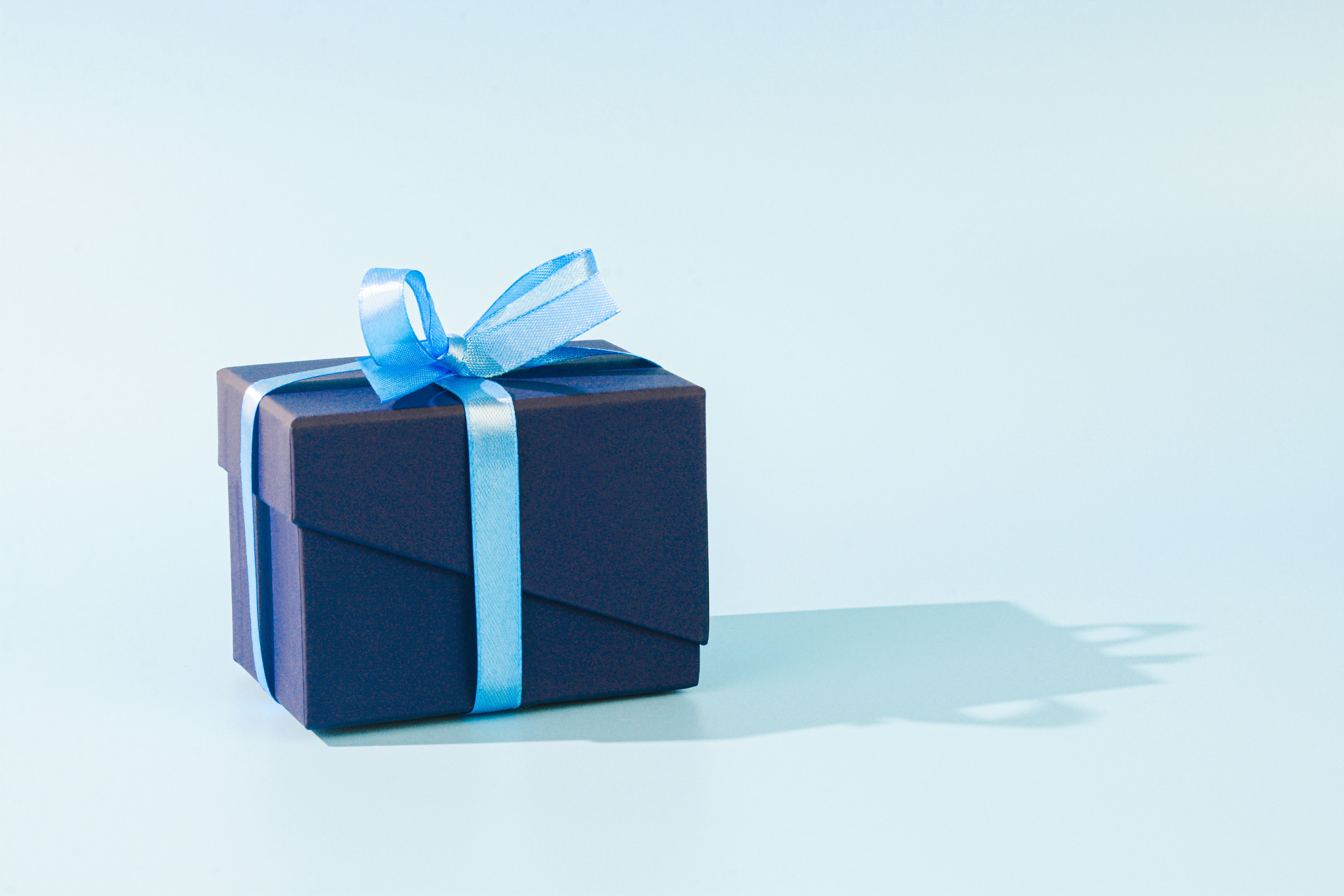 A blue gift box | Source: Getty Images