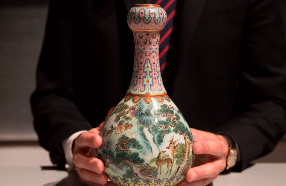 One-of-a-kind Qing Dynasty Vase Discovered in Attic 