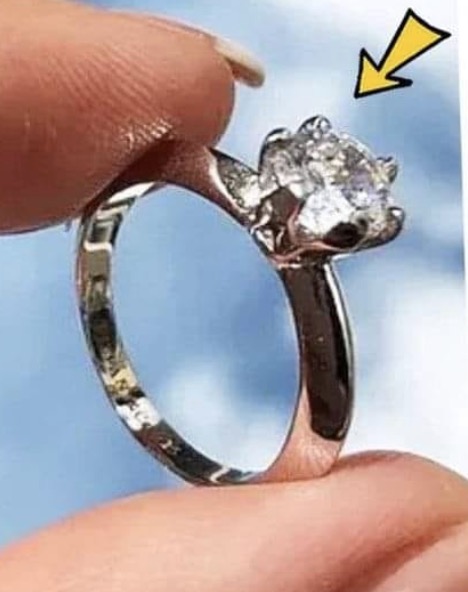 Woman Wears Her Mother's Ring for 25 Years and Suddenly the Jeweler ...