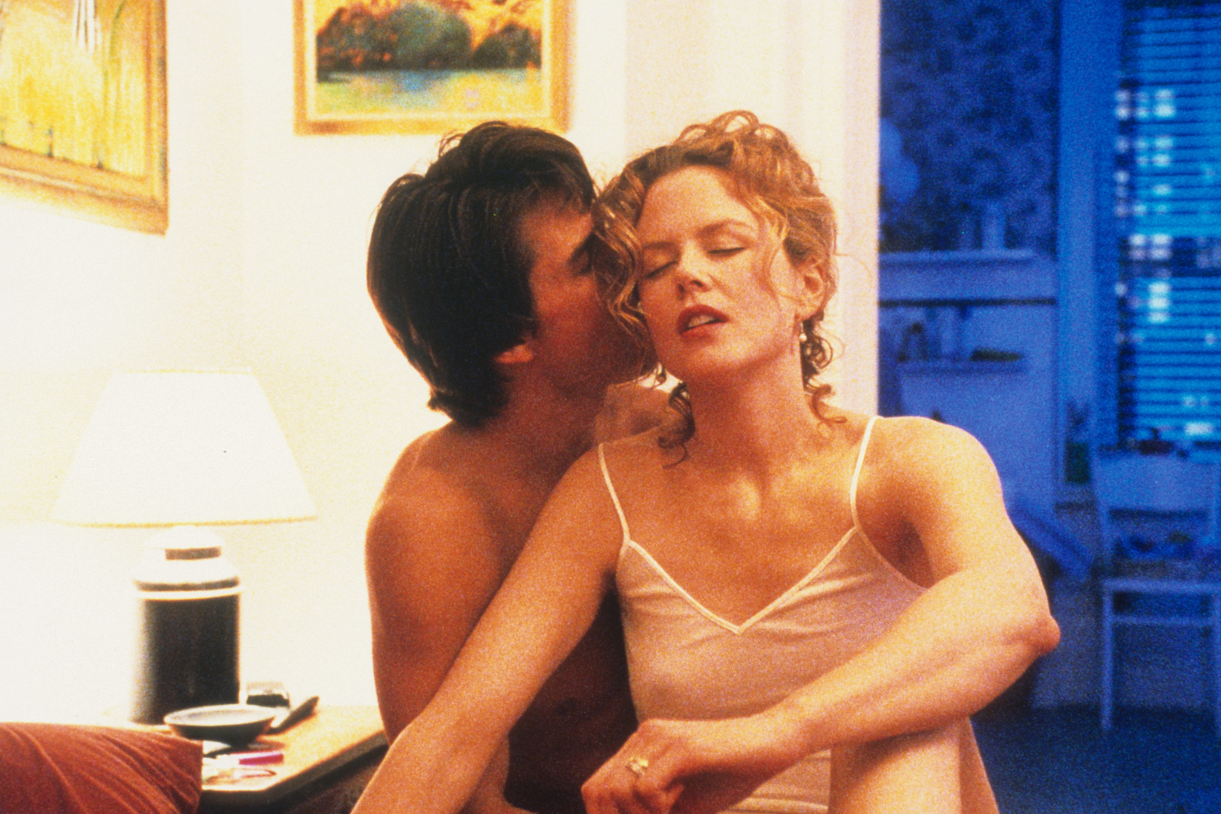 Tom Cruise kissing Nicole Kidman in a scene from the film 'Eyes Wide Shut', 1999 | Source: Getty Images