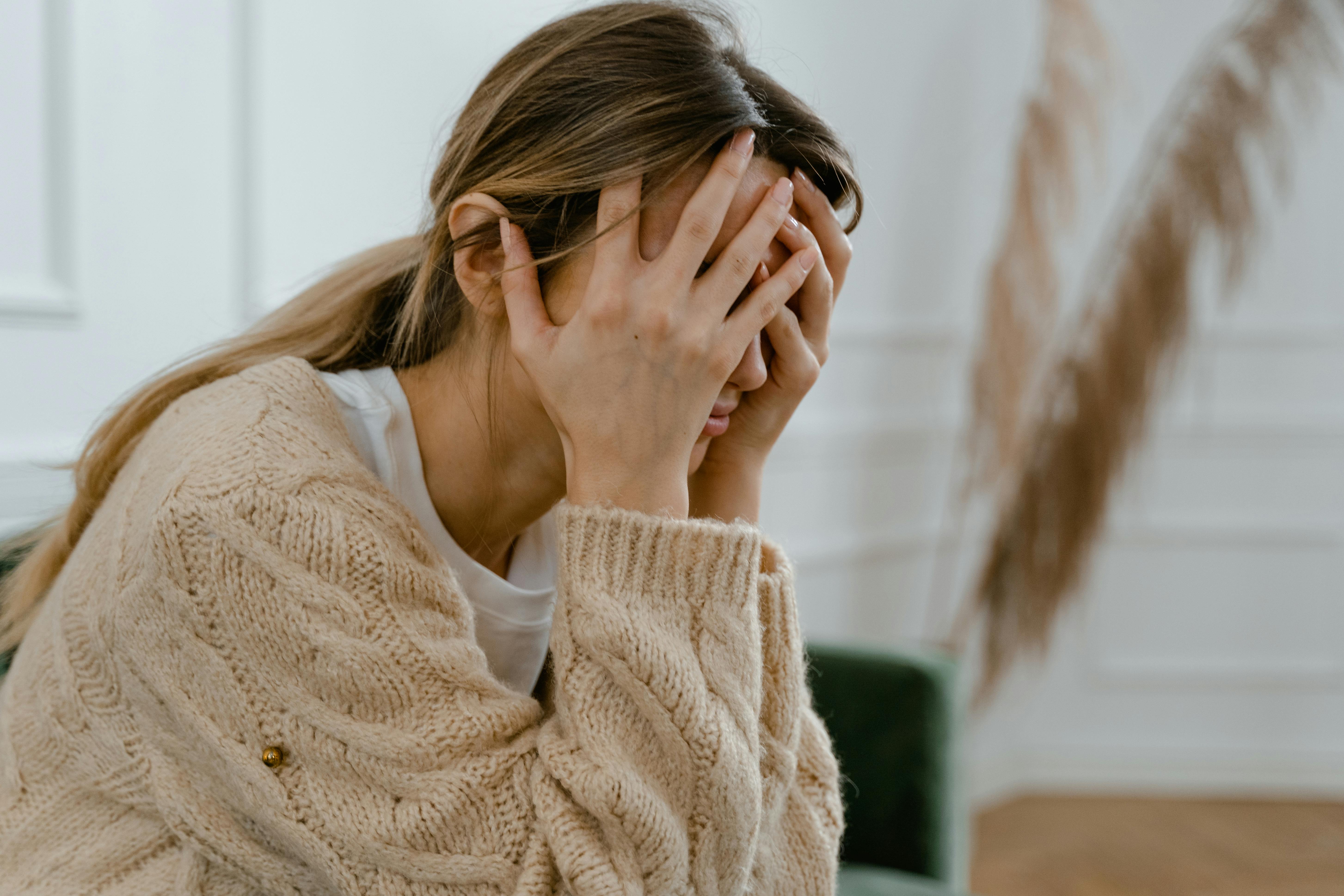 Remorseful woman | Source: Pexels